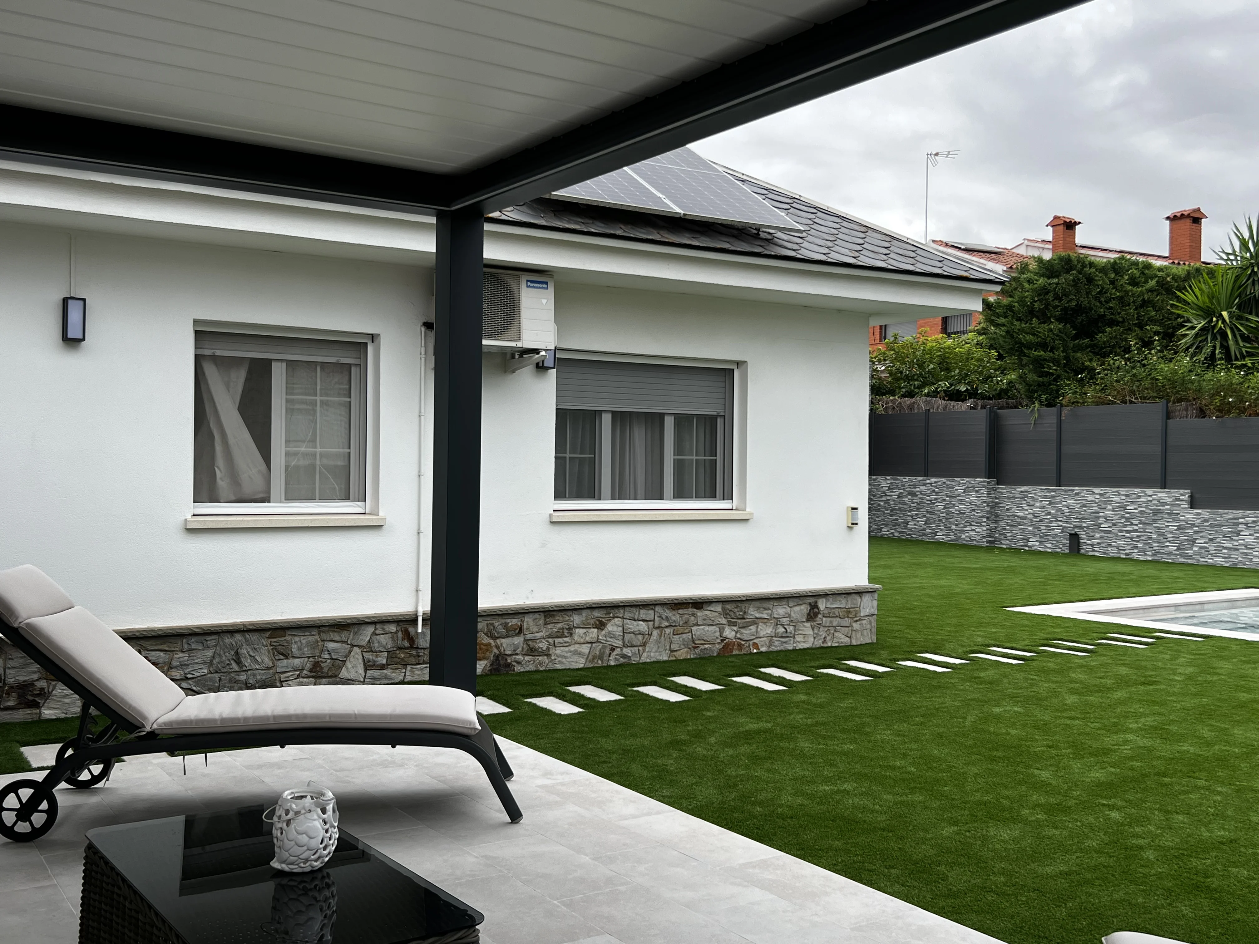 D’un jardí amb molt manteniment a un jardí minimalista