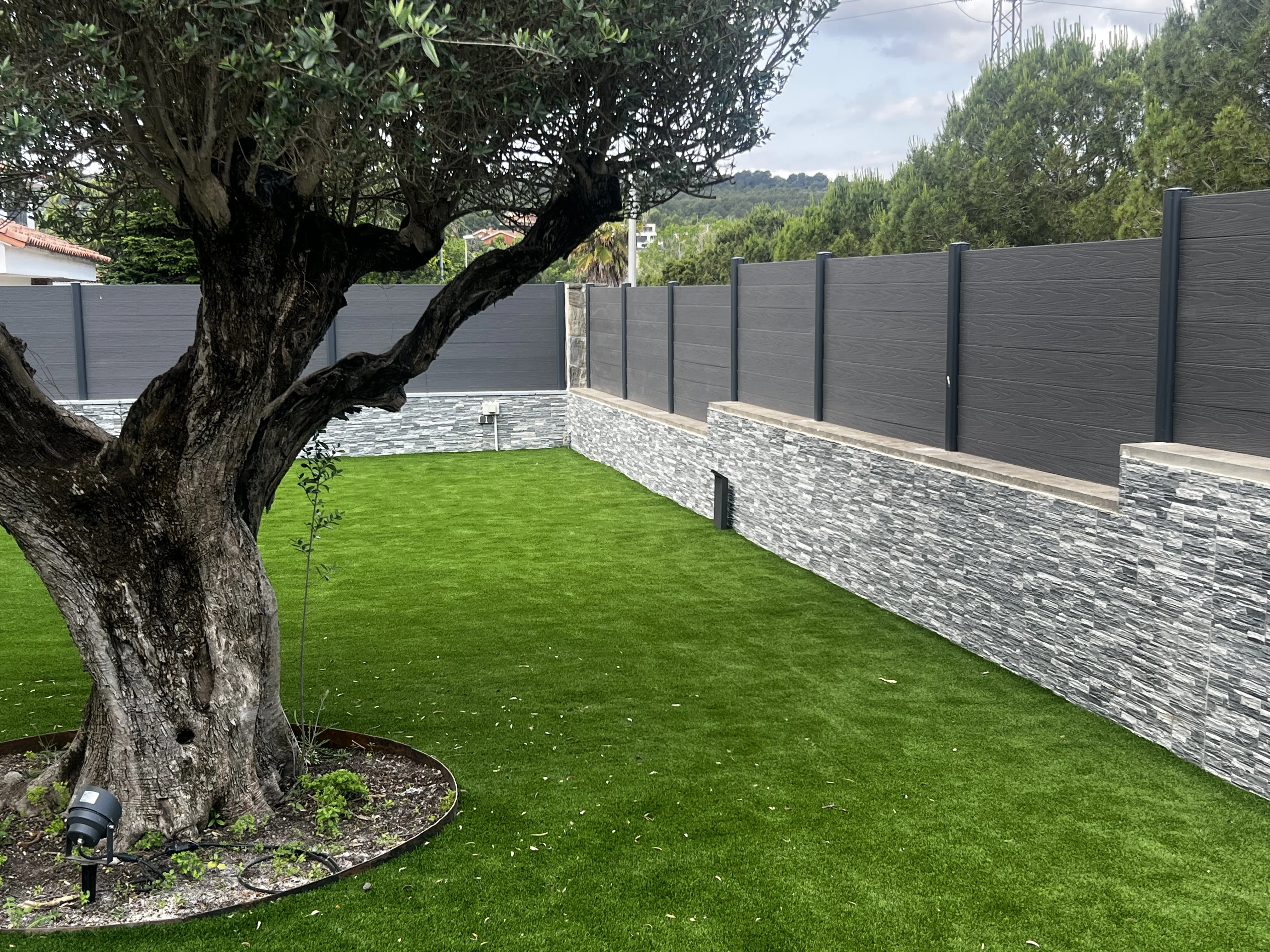 D’un jardí amb molt manteniment a un jardí minimalista