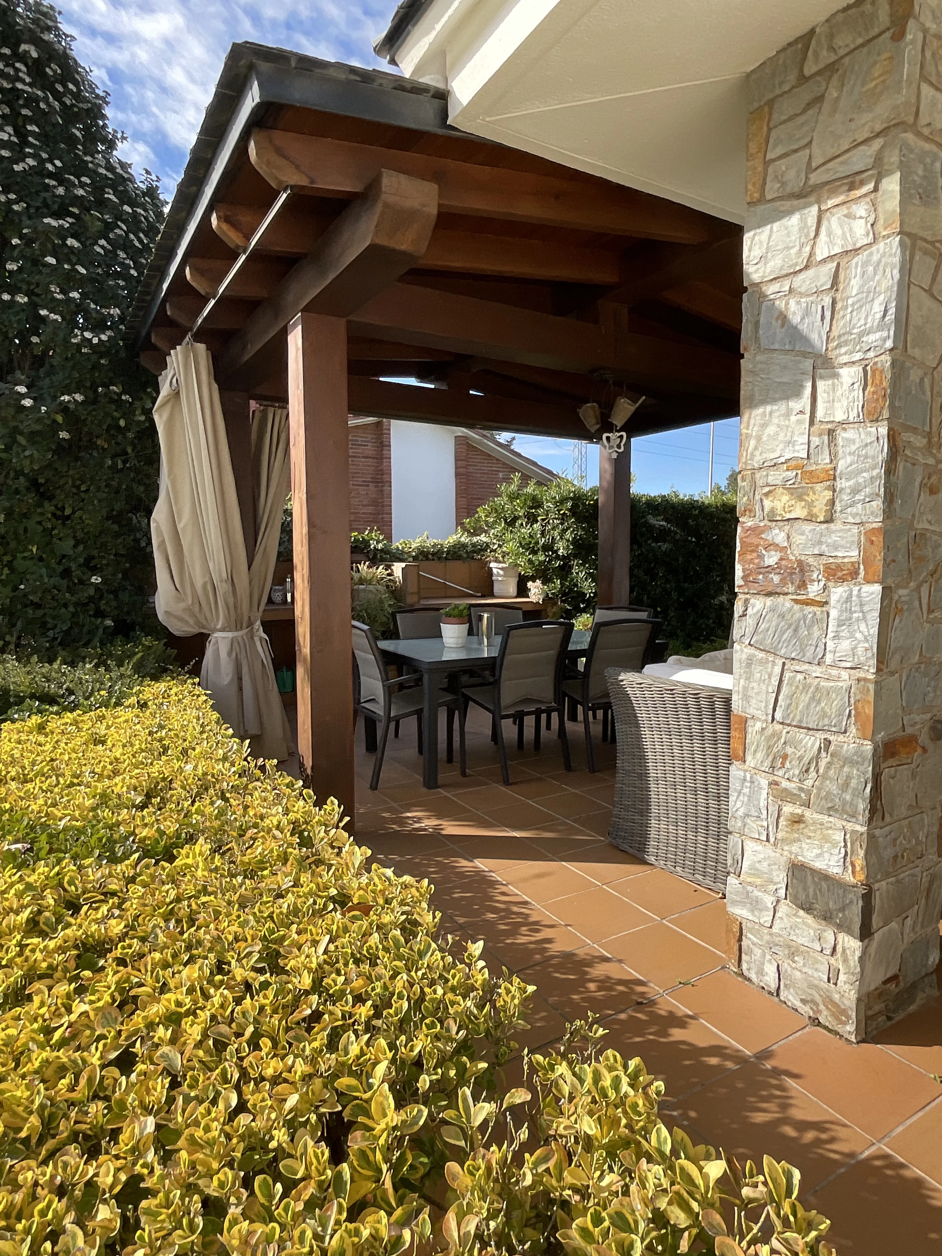 D’un jardí amb molt manteniment a un jardí minimalista