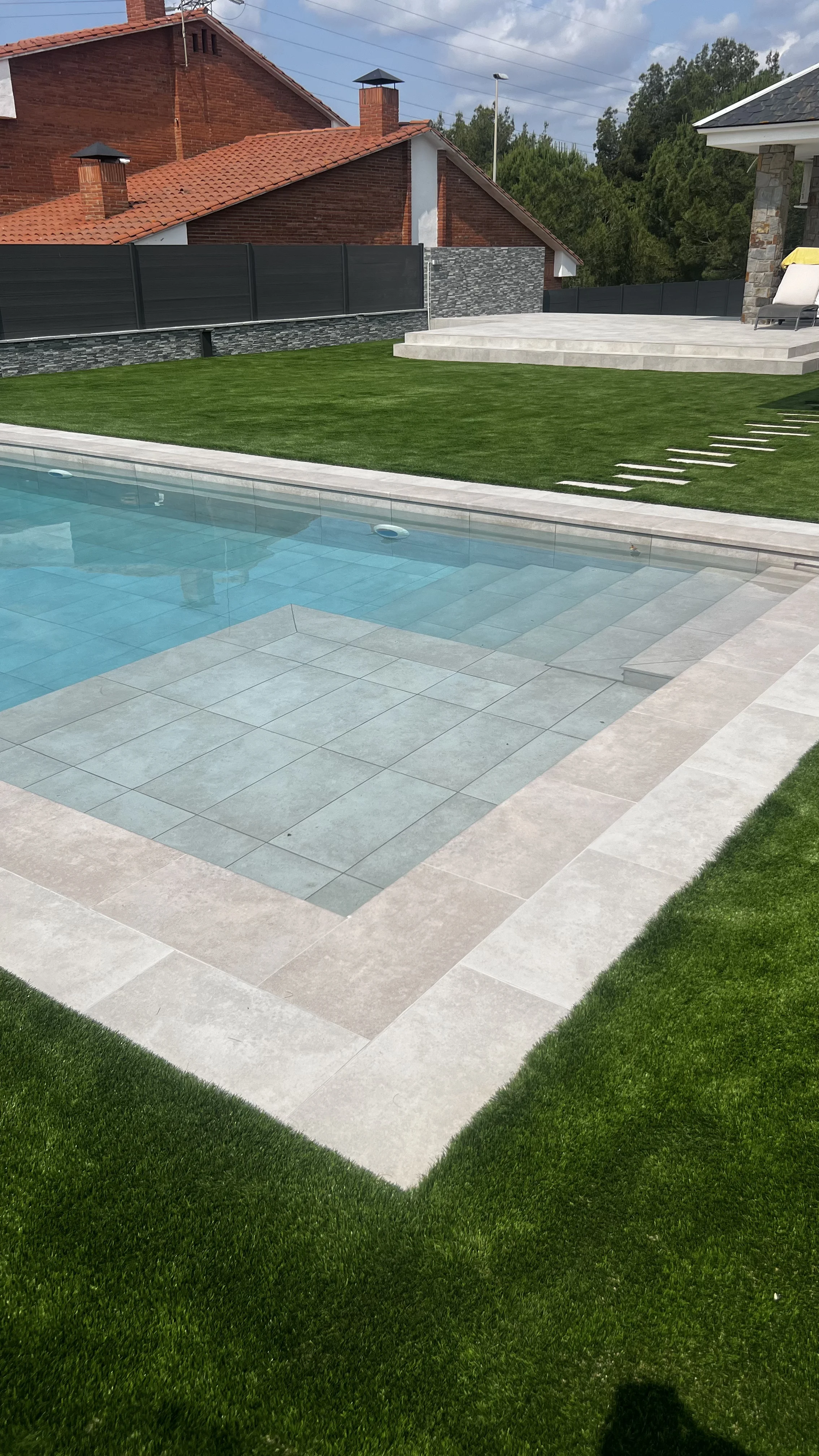 D’un jardí amb molt manteniment a un jardí minimalista