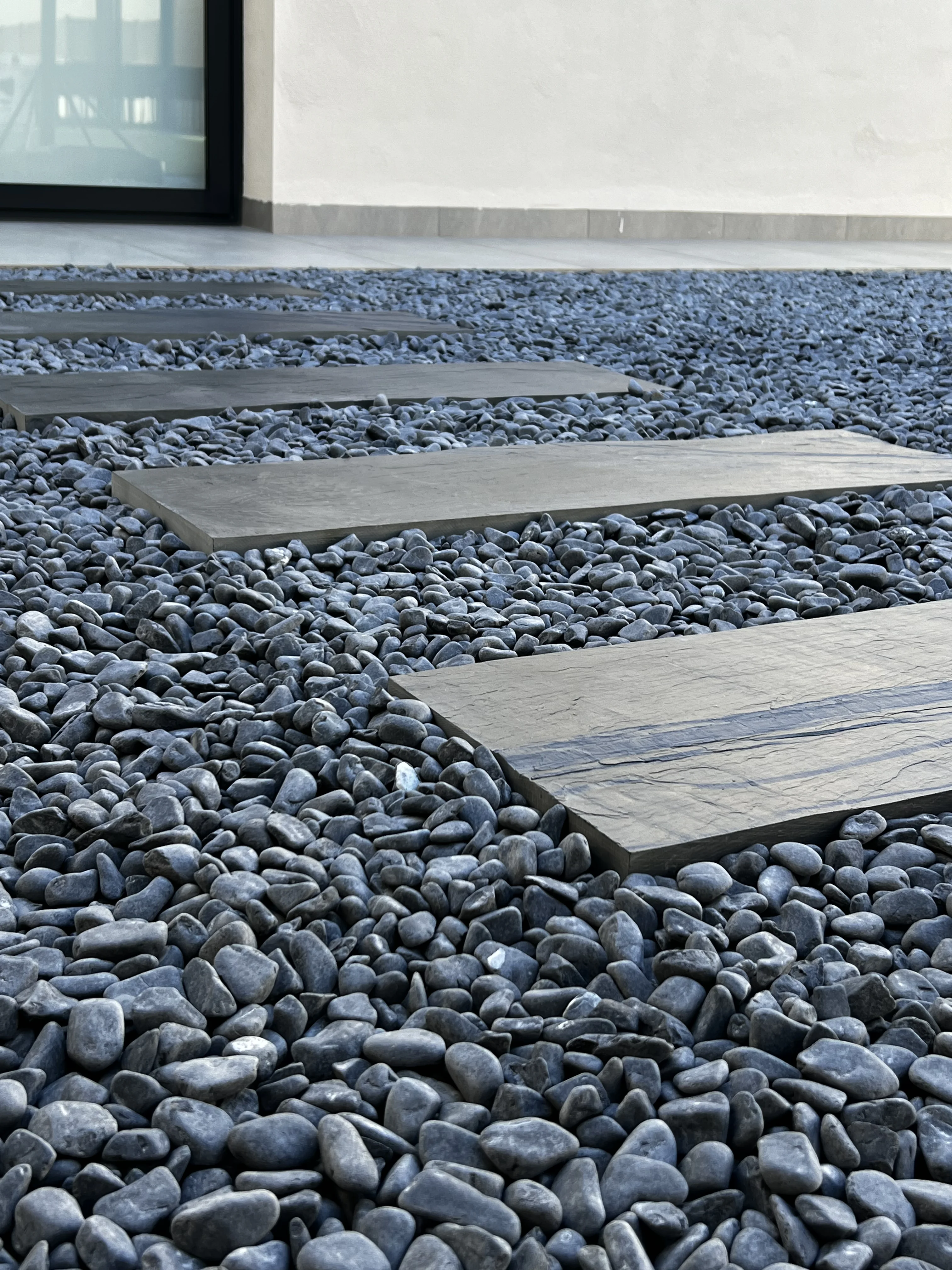 D’una terrassa freda a un espai exterior càlid i acollidor