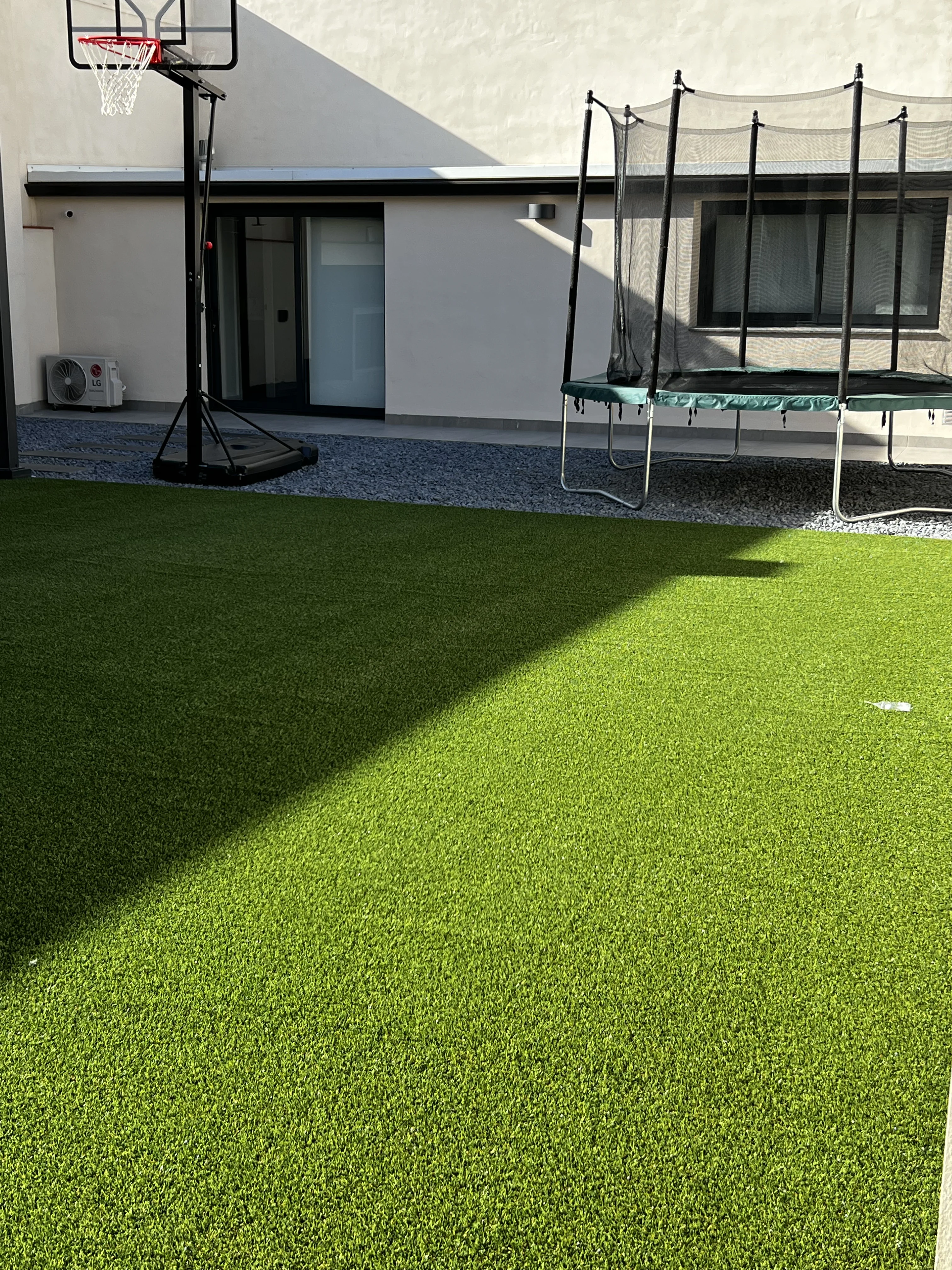 D’una terrassa freda a un espai exterior càlid i acollidor