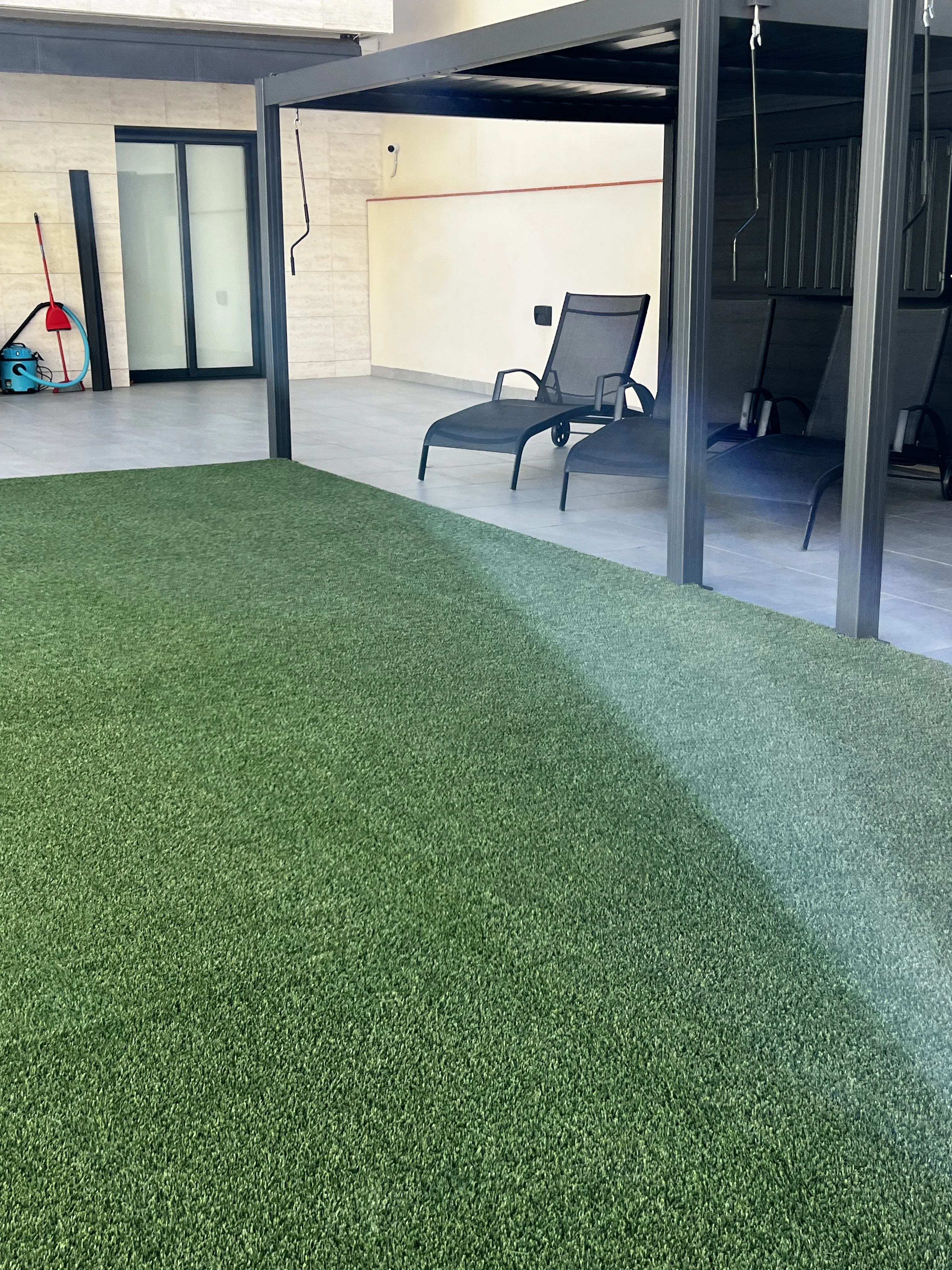 D’una terrassa freda a un espai exterior càlid i acollidor