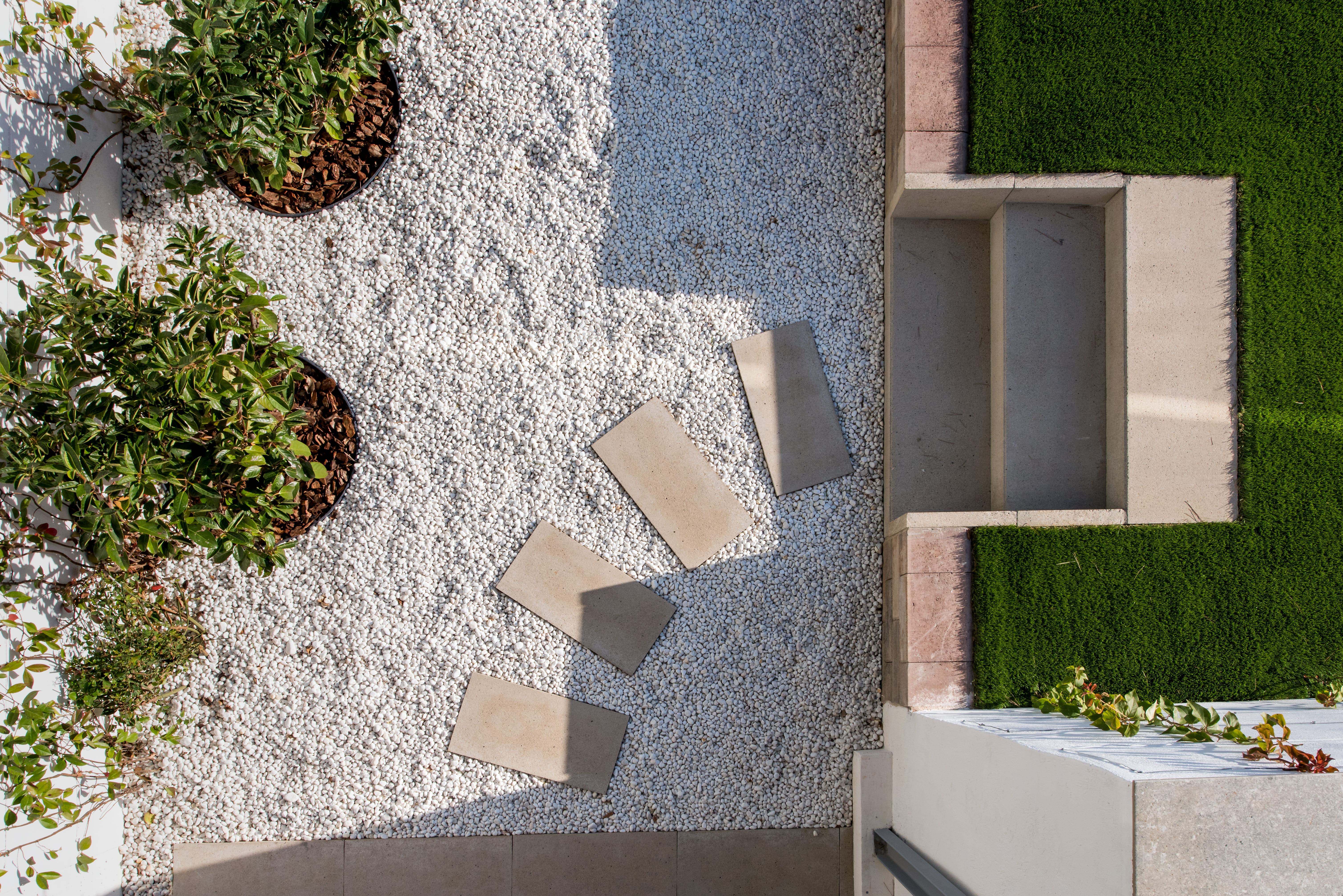 Minimalist garden with privacy screening