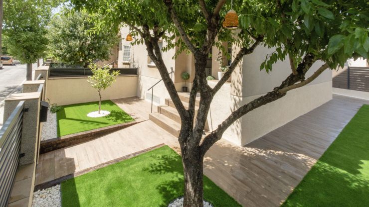 Low-maintenance garden renovation