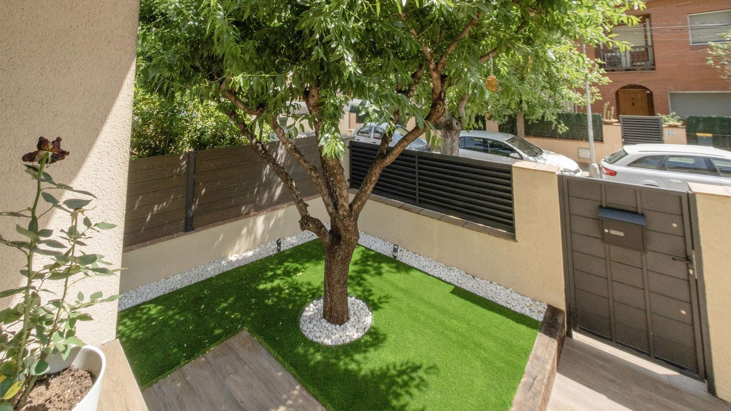 Low-maintenance garden renovation